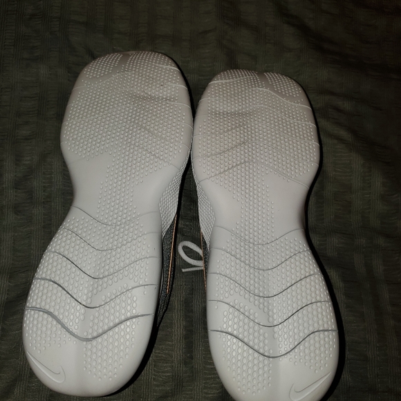 Mens Nike size 11 - Picture 4 of 4